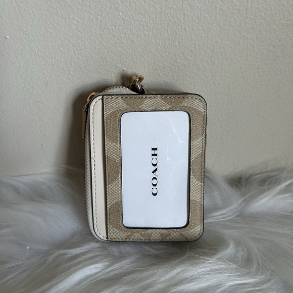 Coach Signature Zip Card Case Light Khaki Chalk C0058 Wristlet ID Window New - Picture 2 of 4